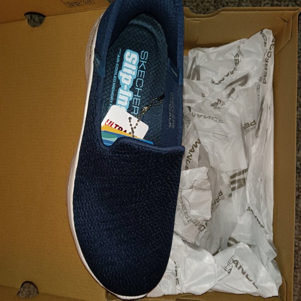 Ladies Skechers slip on sneakers